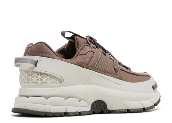 Nike Zoom Vomero 5 Roam