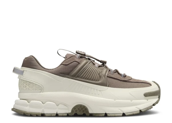 Nike Zoom Vomero 5 Roam